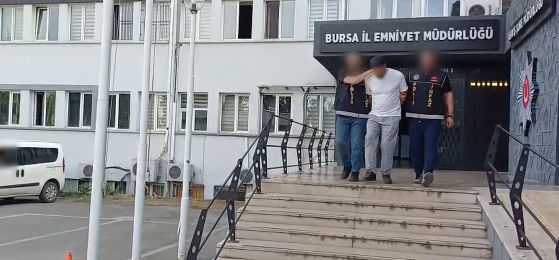 Bursa’da 13 Yıldır Kırmızı Bülten ile Aranan Şahıs Yakalandı. Bursa
