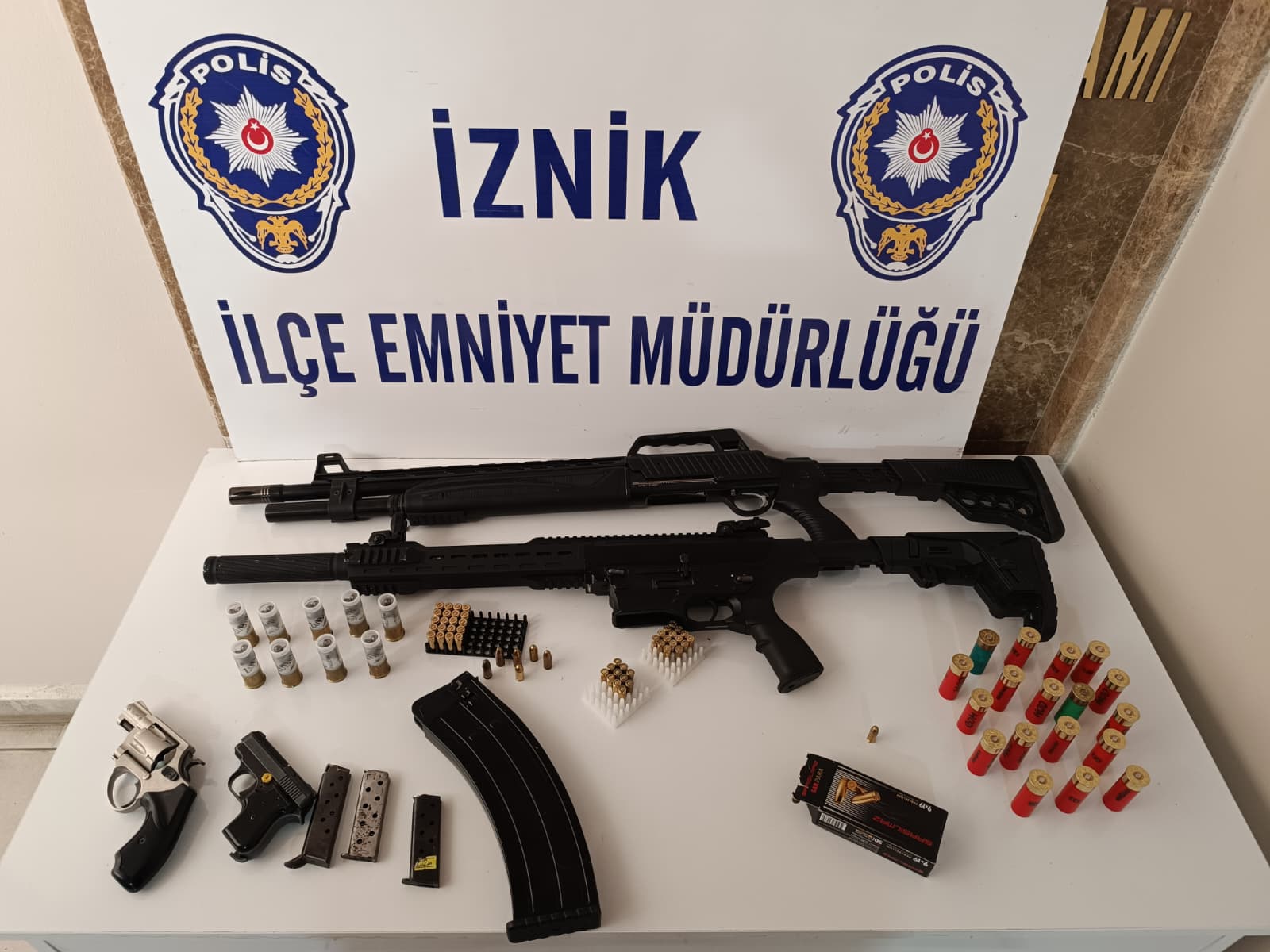 İZNİK’TE GÜVEN VE HUZUR OPERASYONU GERÇEKLEŞTİRİLDİ Bursa İl Emniyet Müdürlüğü,