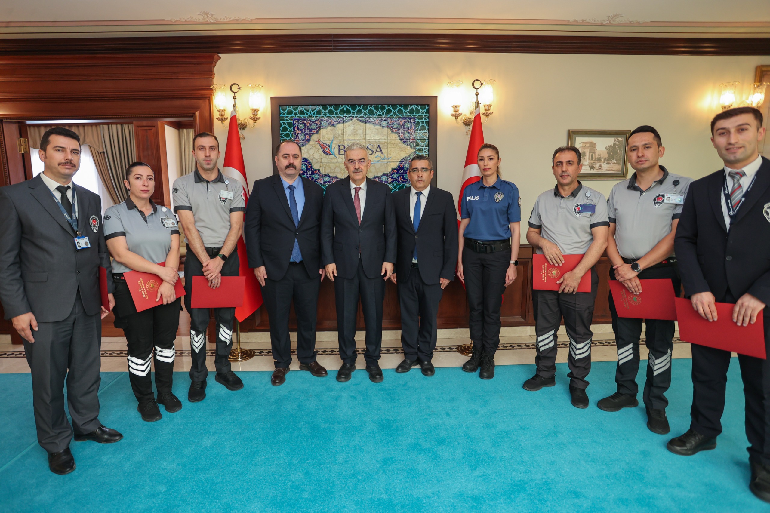 Özel Güvenlik Haftası kapsamında Özel Güvenlik Personeline Teşekkür Belgesi Verilmiştir.