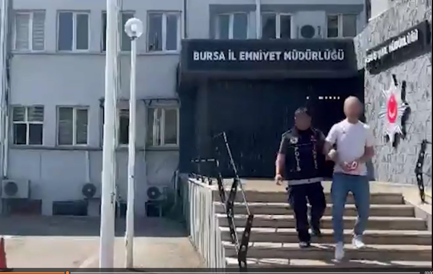   Bursa’da Çeşitli Suçlardan Aranan Şahıslar Yakalandı    Bursa Emniyet