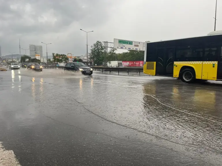 İstanbul'da sağanak etkili oluyor